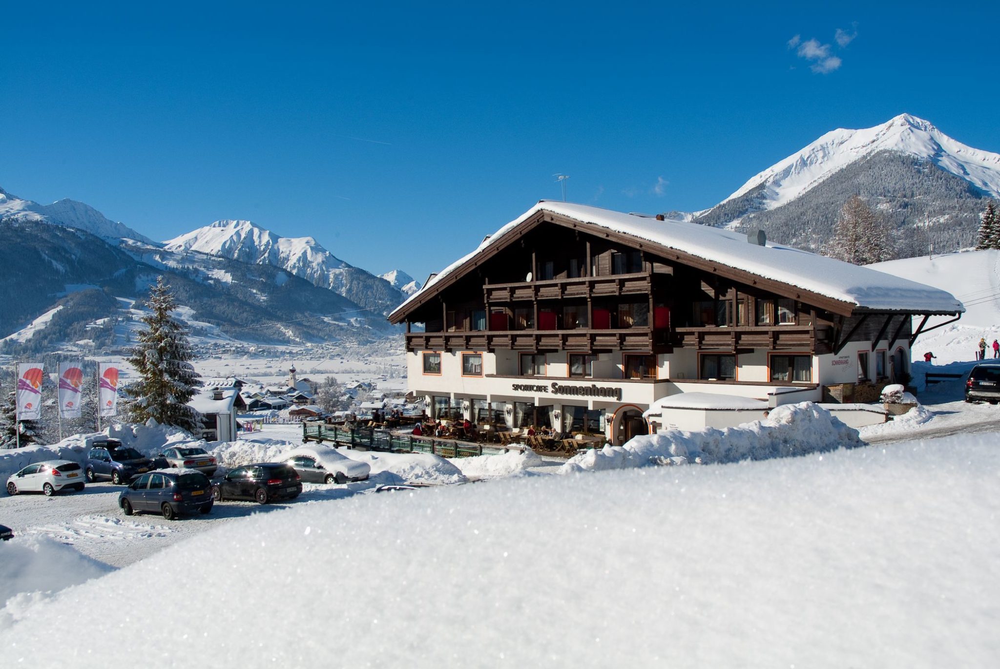 The flat house DER SONNENHANG in Ehrwald with the snowy winter landscape in the background